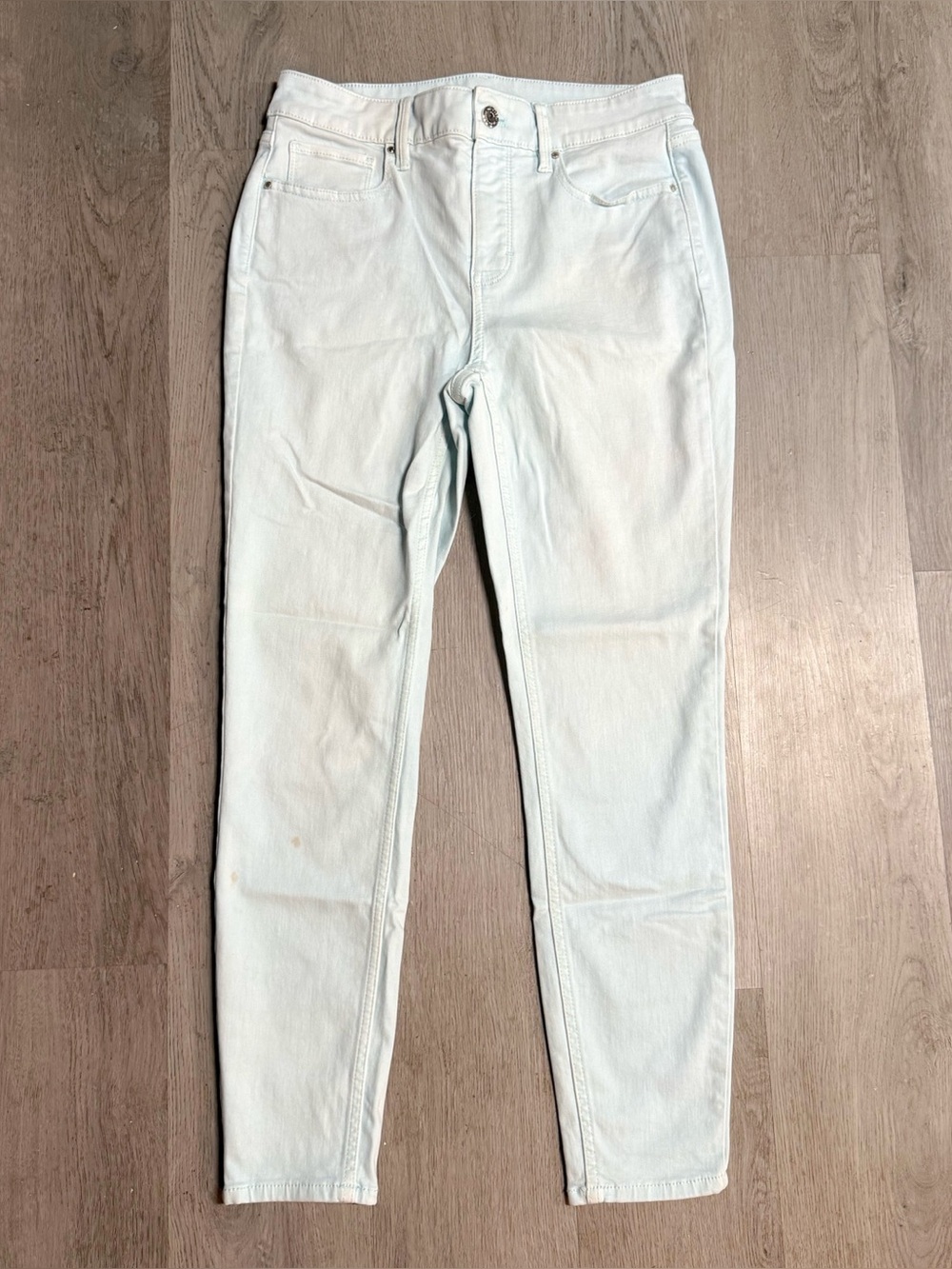•WHITE HOUSE BLACK MARKET• SKINNY CROP JEANS